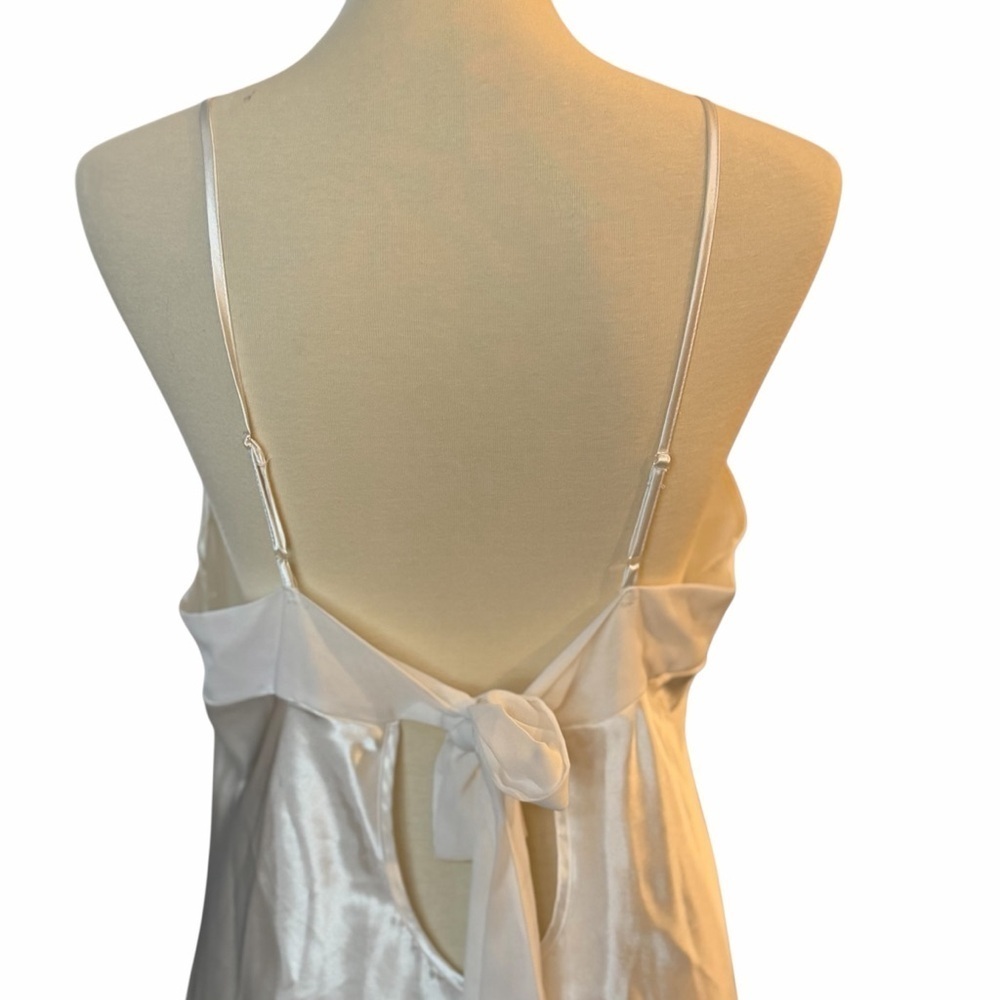 Intimo Ivory Satin Chemise with Floral Lace - Picture 4 of 9